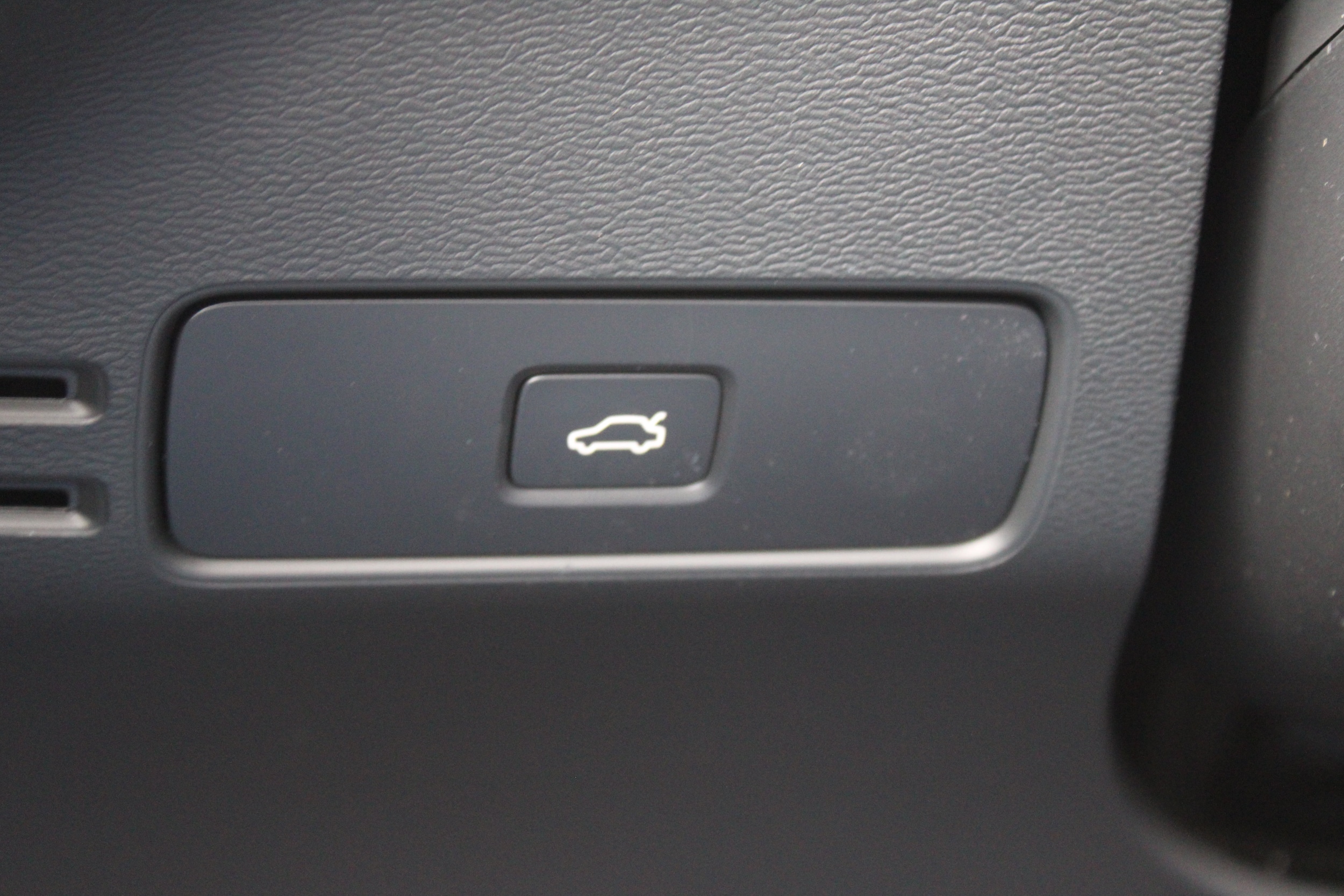 2026 Volvo XC40 Plus - Photo 23