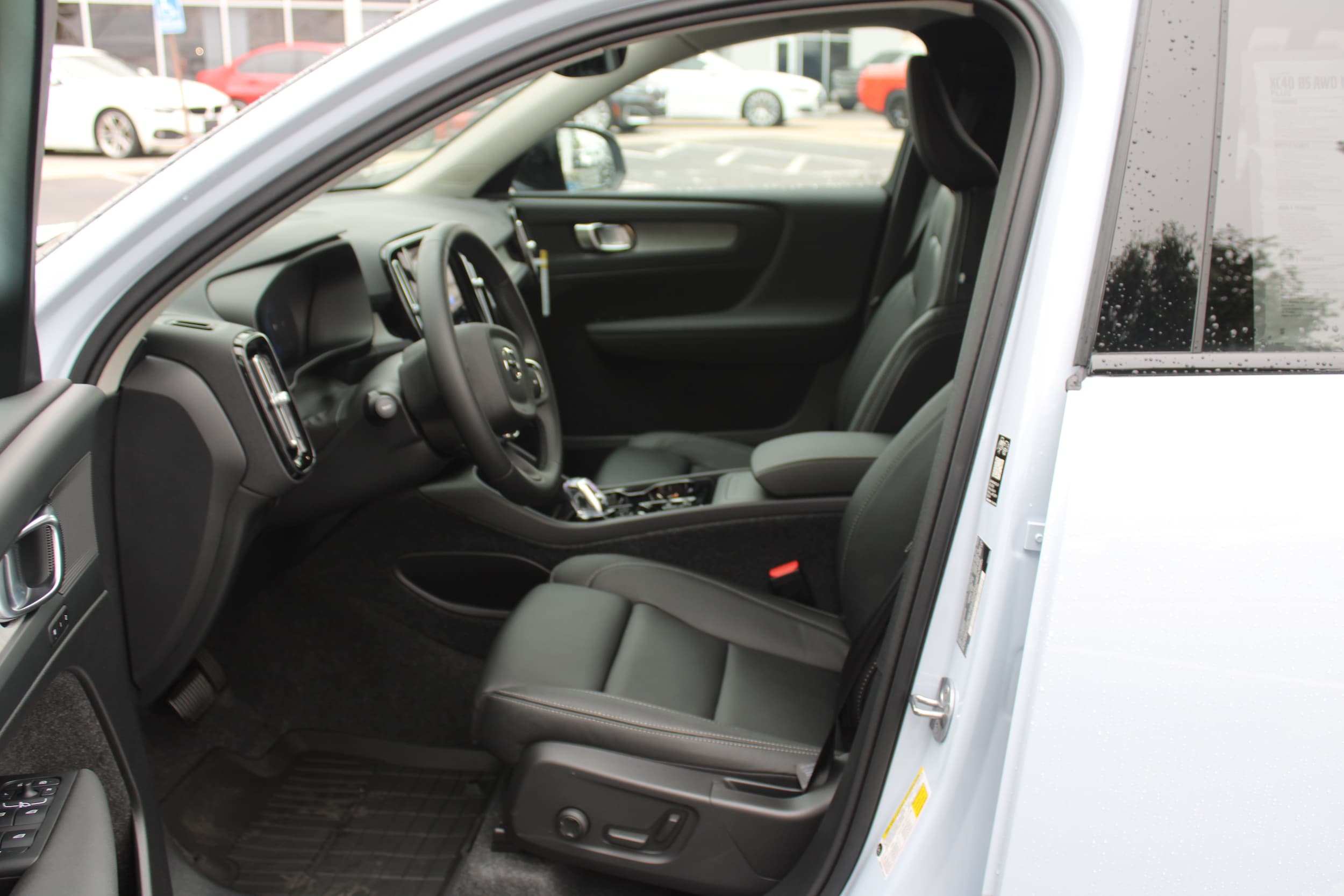 2026 Volvo XC40 Plus - Photo 8