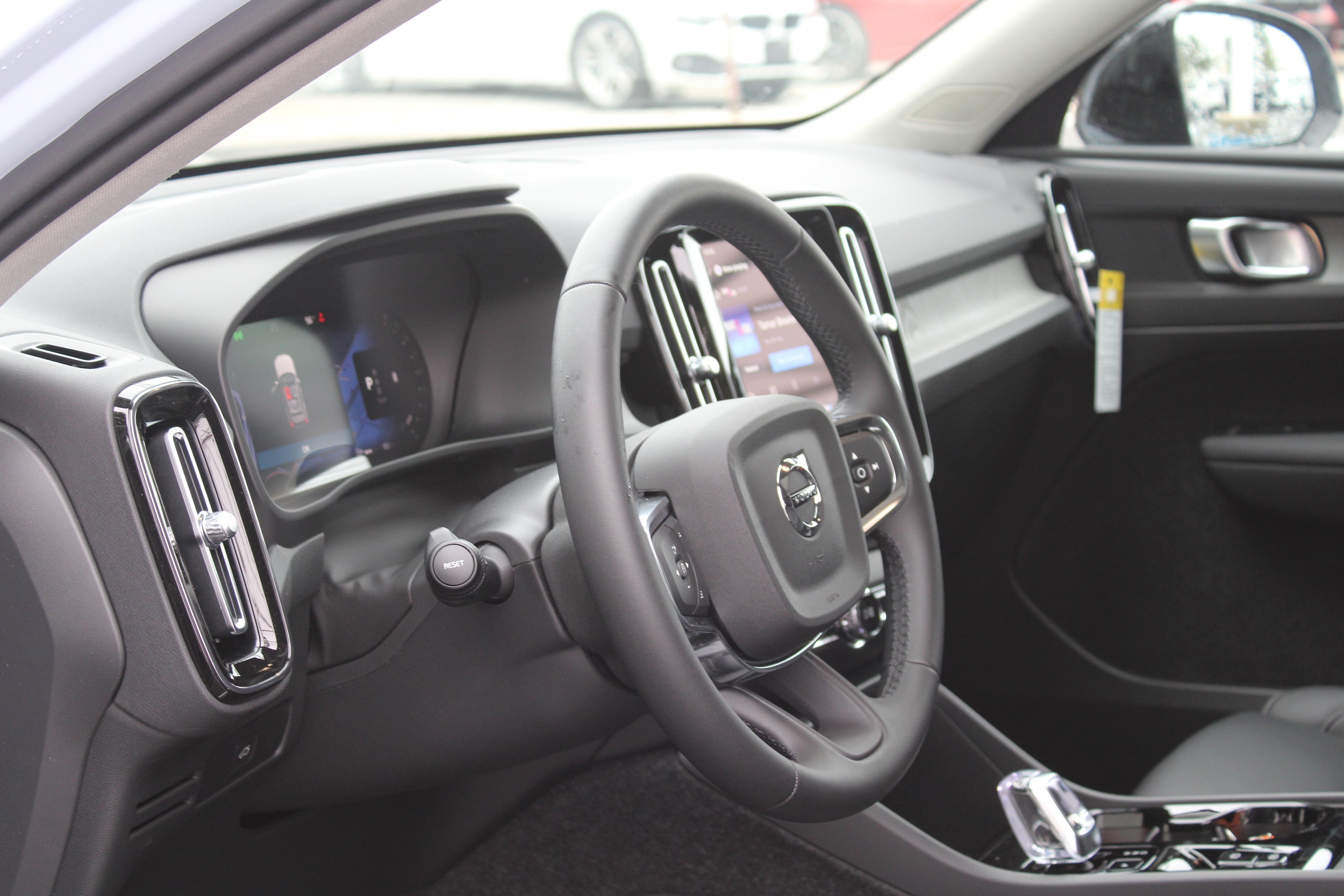 2026 Volvo XC40 Plus - Photo 9