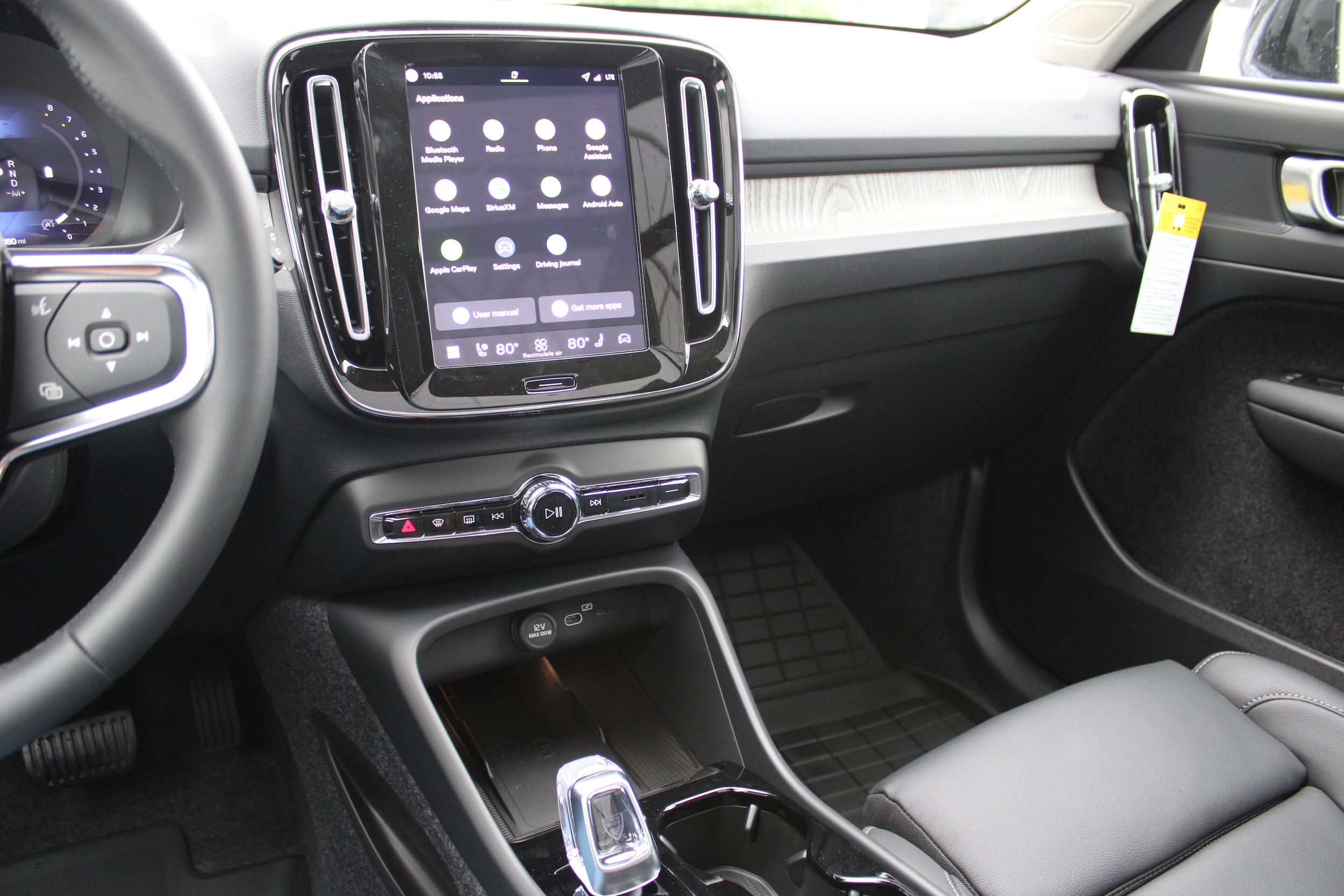 2026 Volvo XC40 Plus - Photo 24