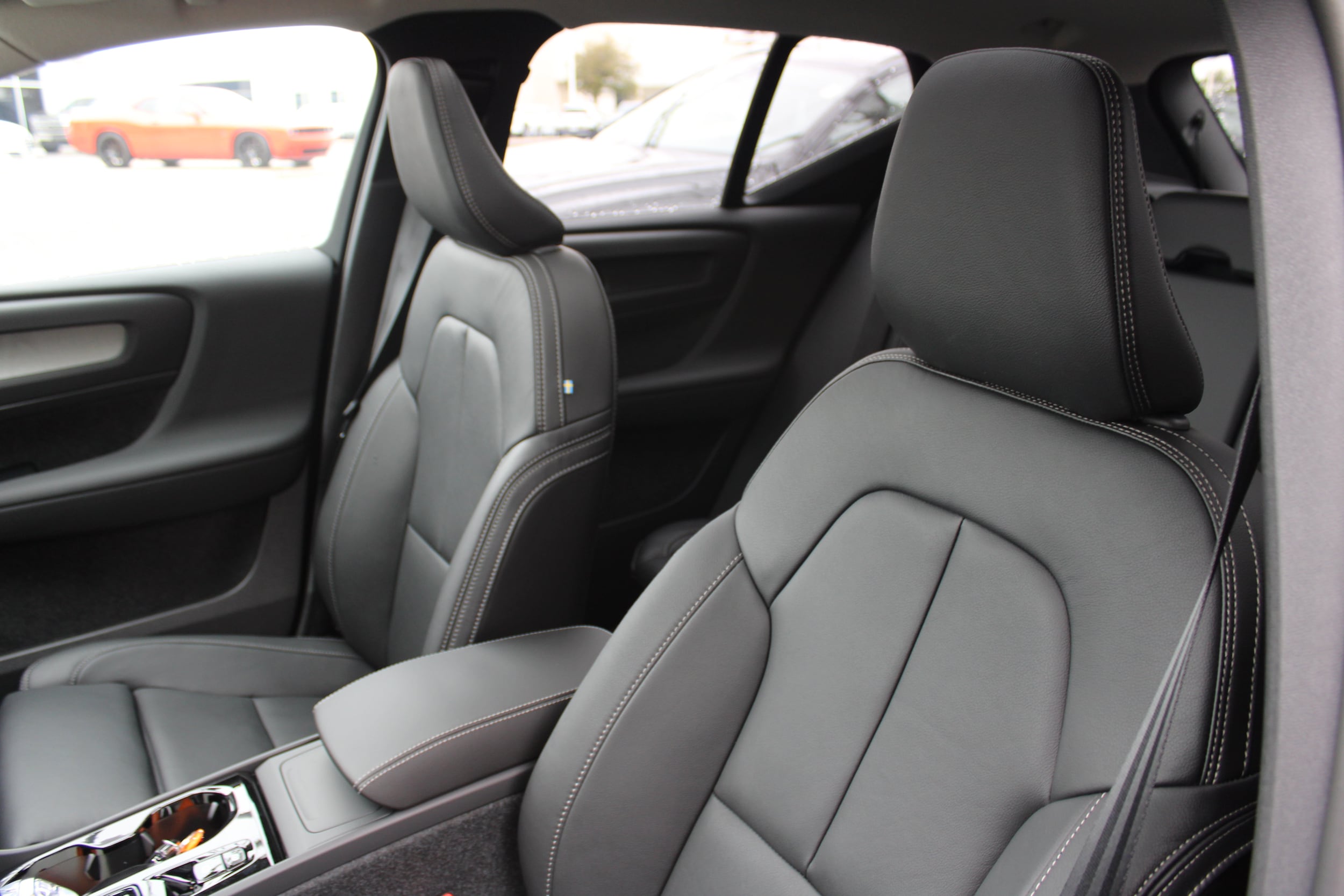 2026 Volvo XC40 Plus - Photo 14