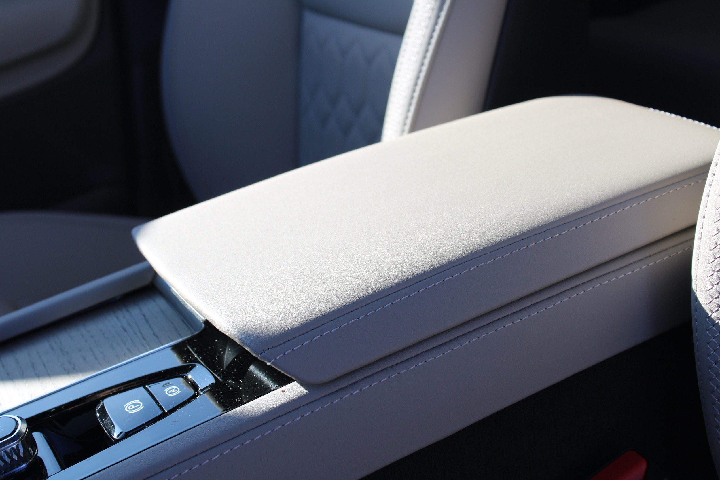 2026 Volvo XC90 Plus - Photo 14