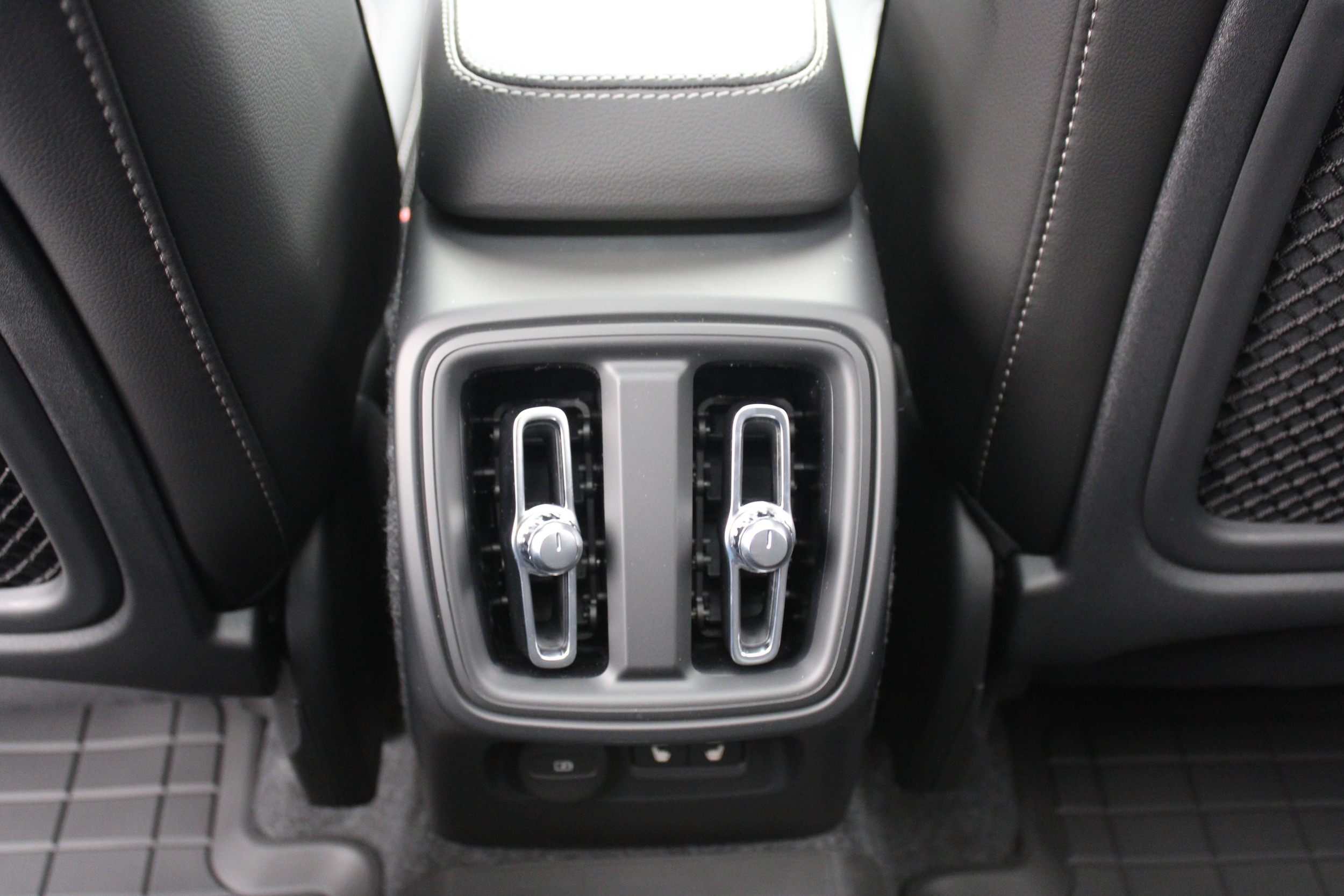 2026 Volvo XC40 Plus - Photo 42