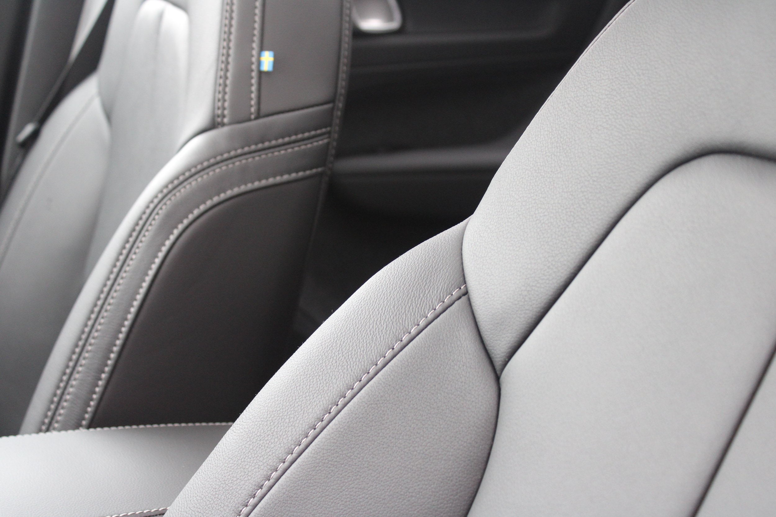 2026 Volvo XC40 Plus - Photo 16