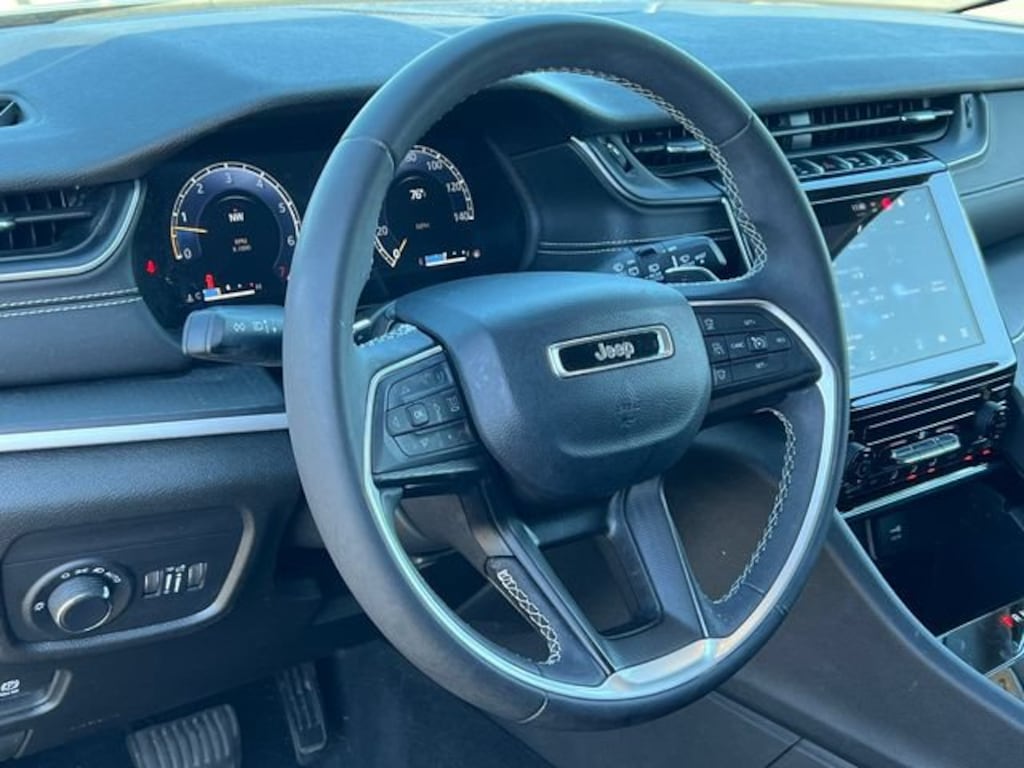 Used 2023 Jeep Grand Cherokee Laredo 4x4 SUV