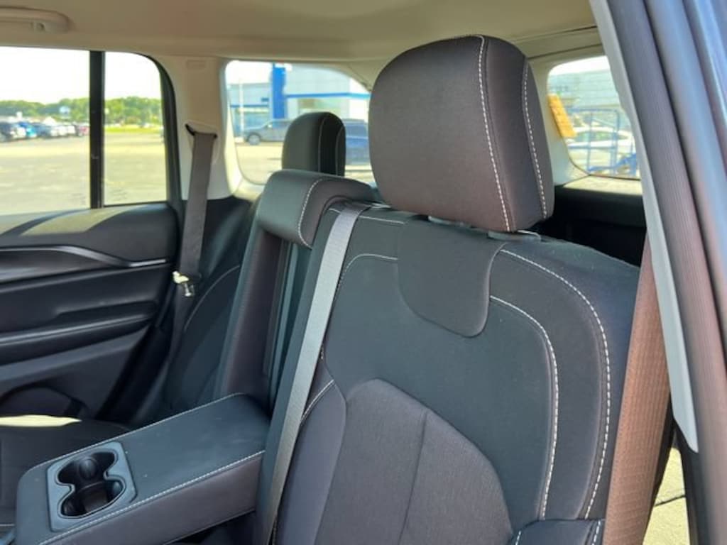 Used 2023 Jeep Grand Cherokee Laredo 4x4 SUV