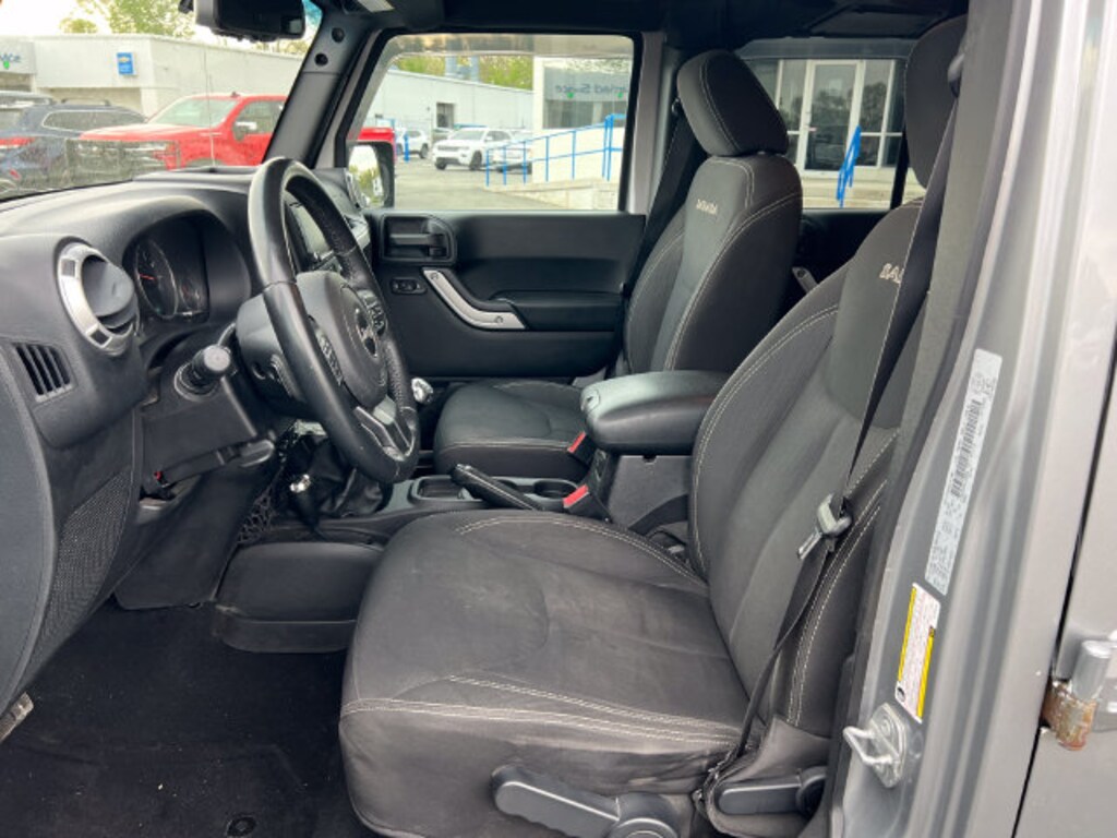 Used 2016 Jeep Wrangler Unlimited Sahara SUV