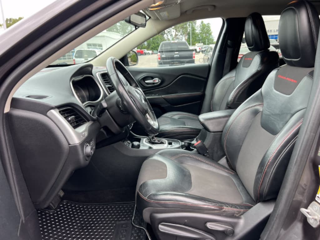 Used 2016 Jeep Cherokee Trailhawk SUV