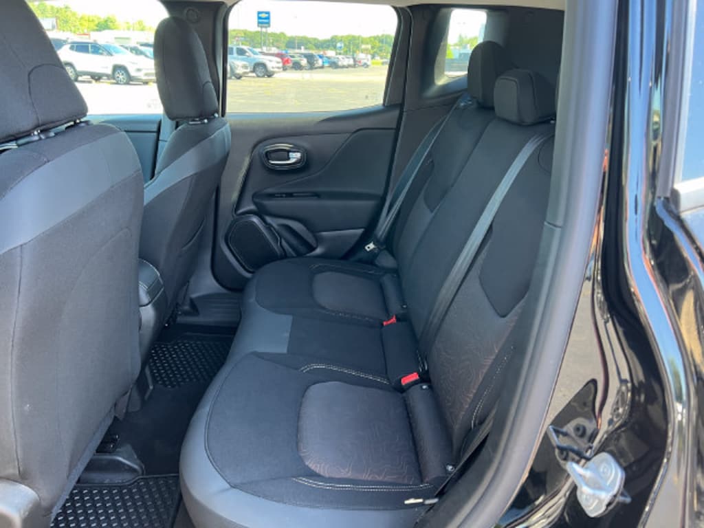 Used 2023 Jeep Renegade Latitude SUV