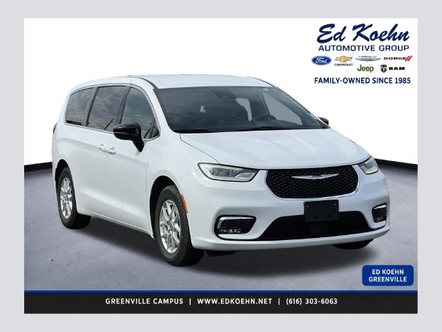 Used 2025 Chrysler Pacifica Select Minivan/Van