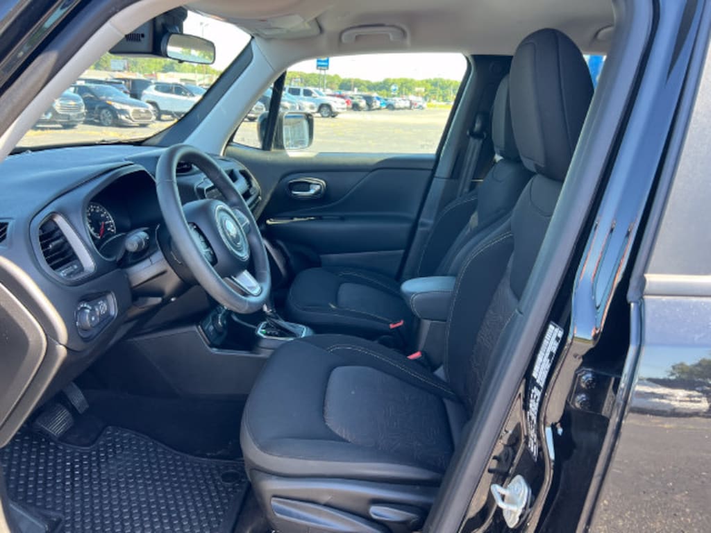 Used 2023 Jeep Renegade Latitude SUV