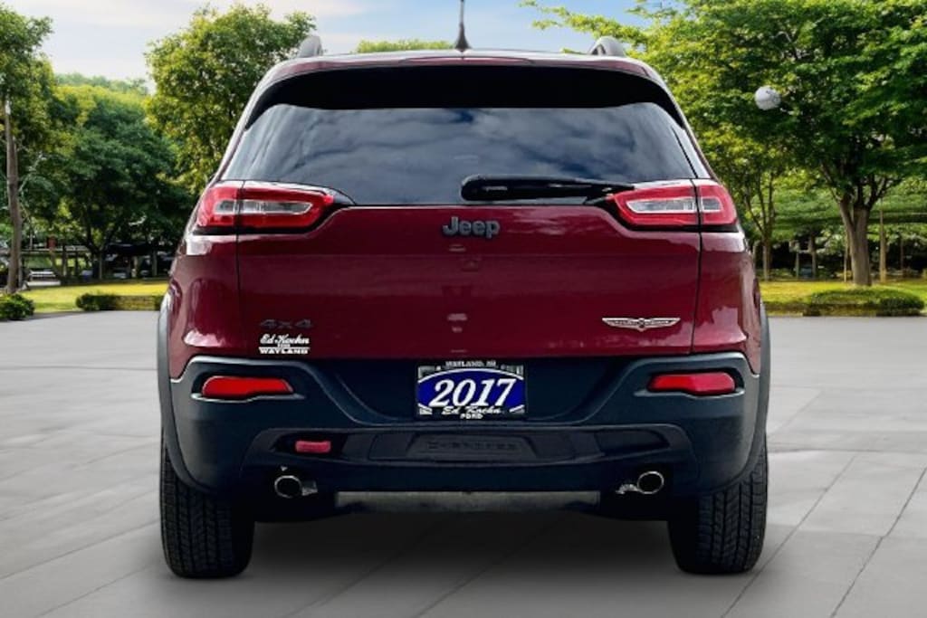 Used 2017 Jeep Cherokee Trailhawk SUV