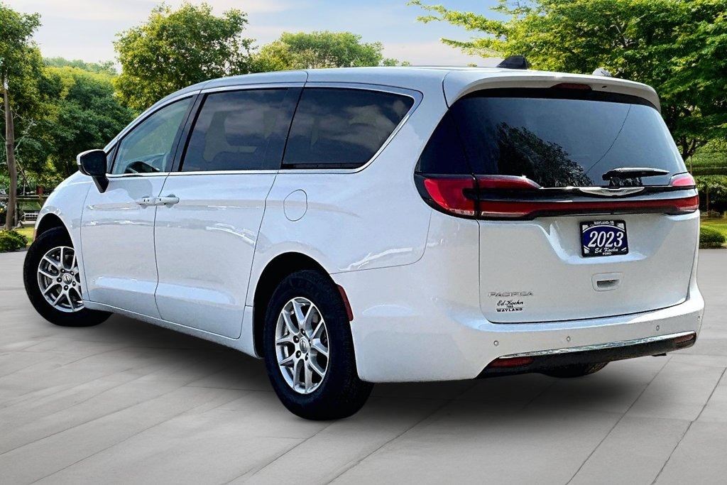 Used 2023 Chrysler Pacifica Touring L Minivan/Van