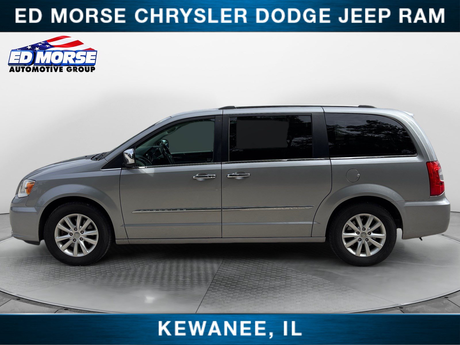 Used 2016 Chrysler Town & Country Limited Platinum with VIN 2C4RC1GG6GR199790 for sale in Kewanee, IL