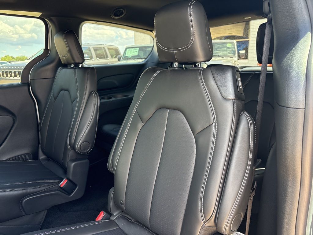 2026 Chrysler Voyager LX - Photo 18