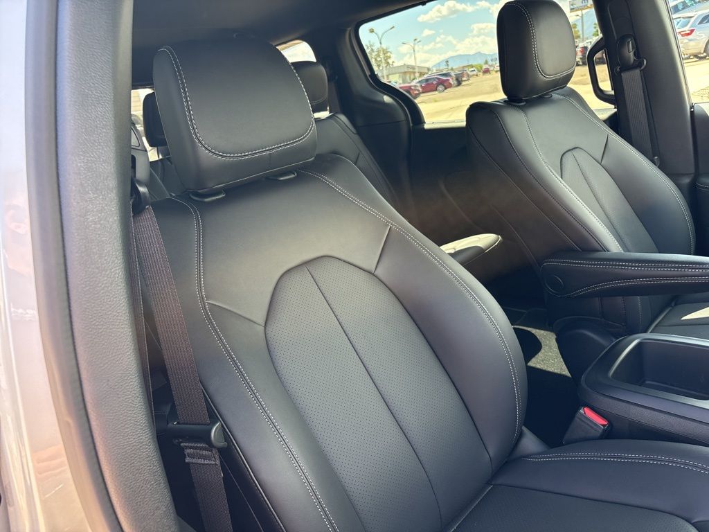 2026 Chrysler Voyager LX - Photo 31