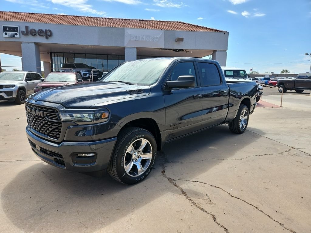 New 2026 Ram 1500 EXPRESS CREW CAB 4X4 6'4 BOX Pickup