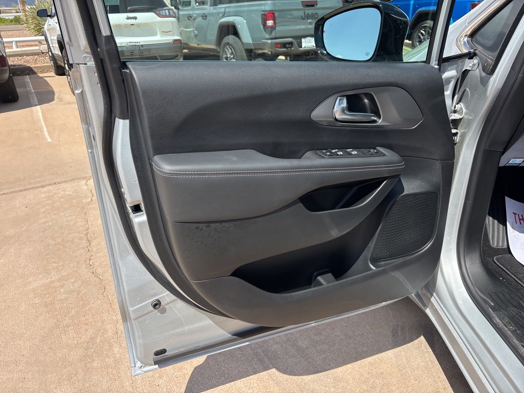 2026 Chrysler Voyager LX - Photo 13