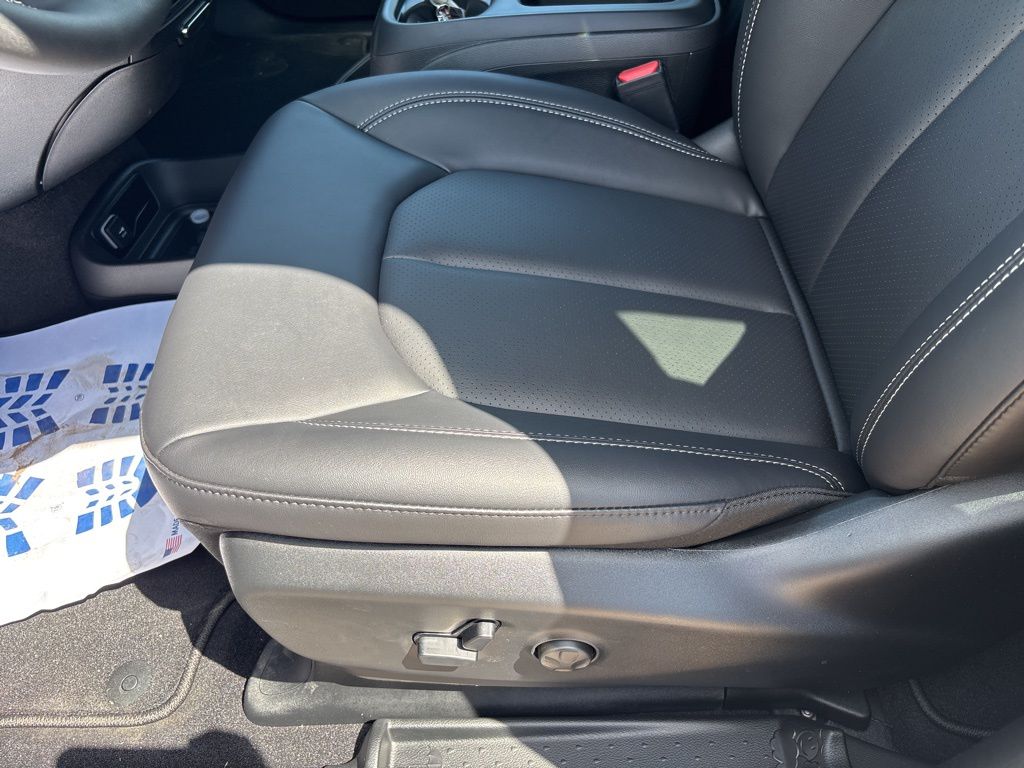 2026 Chrysler Voyager LX - Photo 15