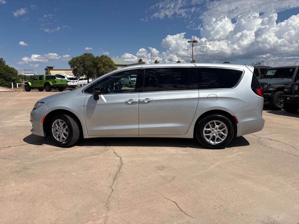 2026 Chrysler Voyager LX - Photo 8