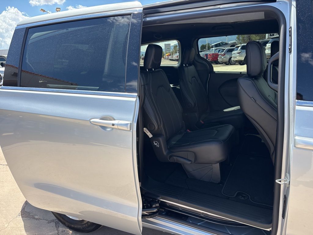2026 Chrysler Voyager LX - Photo 26