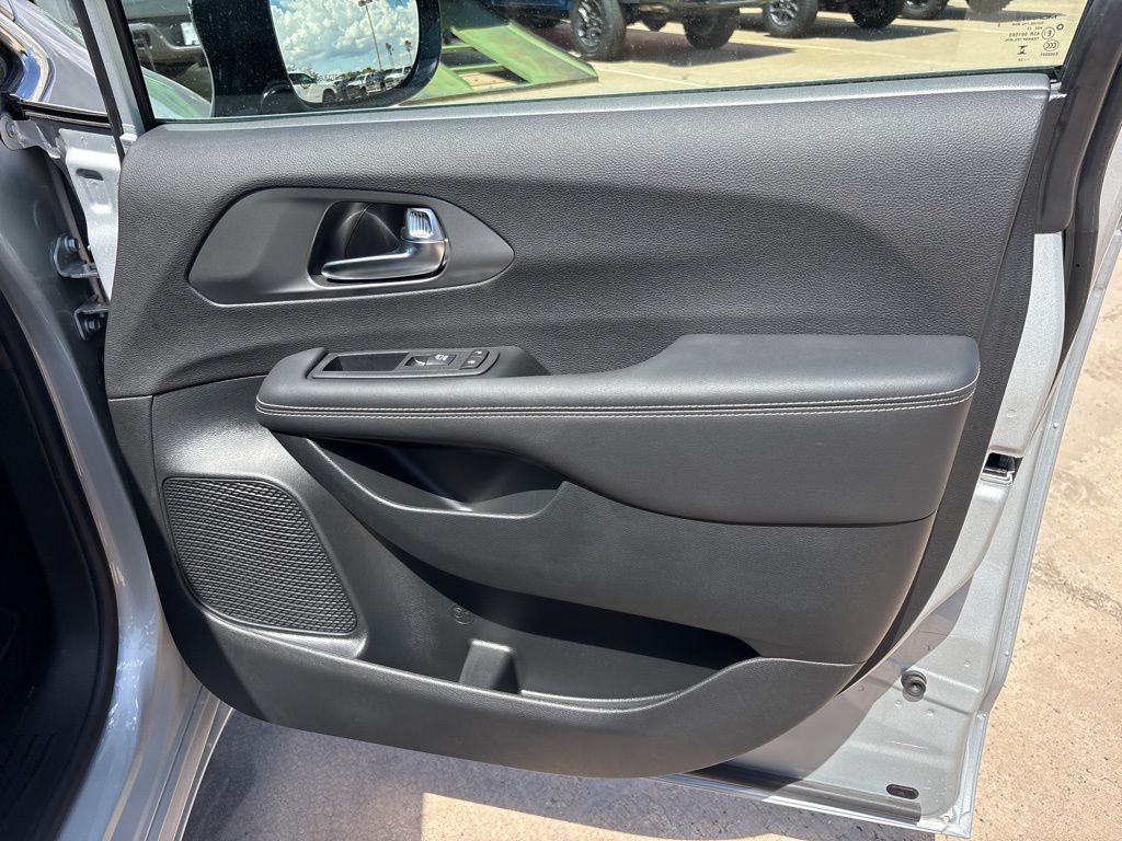 2026 Chrysler Voyager LX - Photo 30
