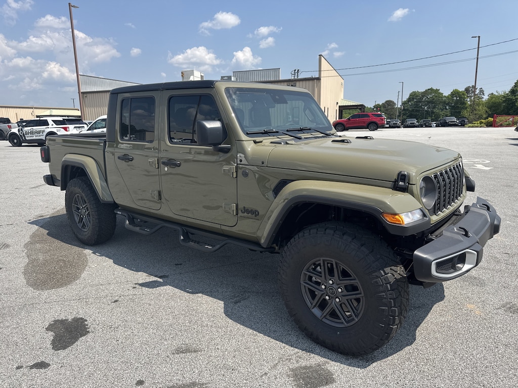 New 2025 Jeep Gladiator SPORT S 4X4 Pickup