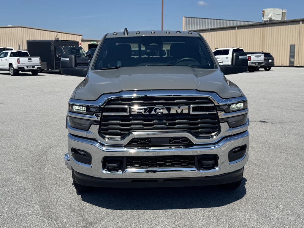 New 2026 Ram 3500 Chassis Cab TRADESMAN CREW 4X4 60' CA Pickup