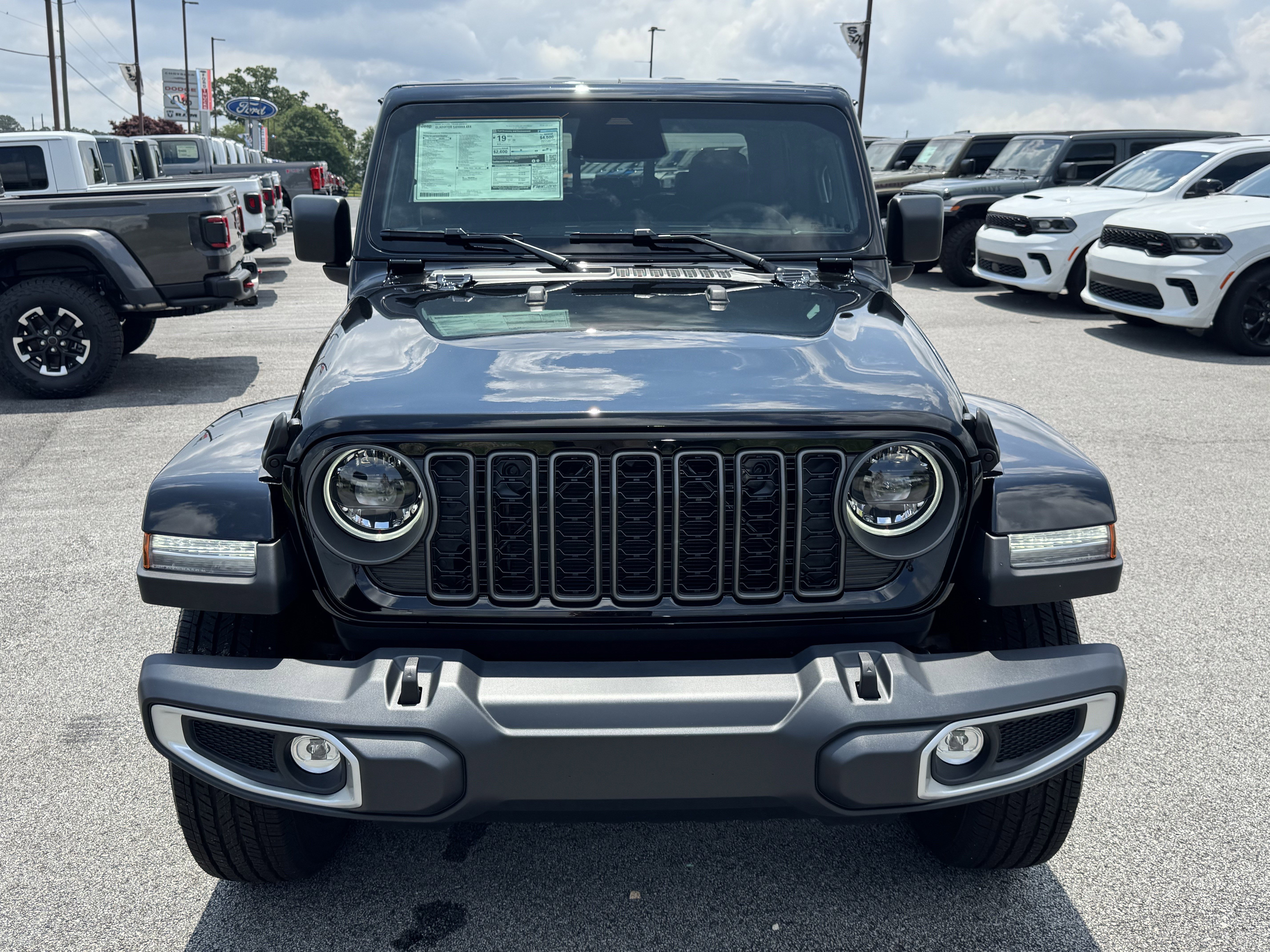 New 2026 Jeep Gladiator SAHARA 4X4 Pickup