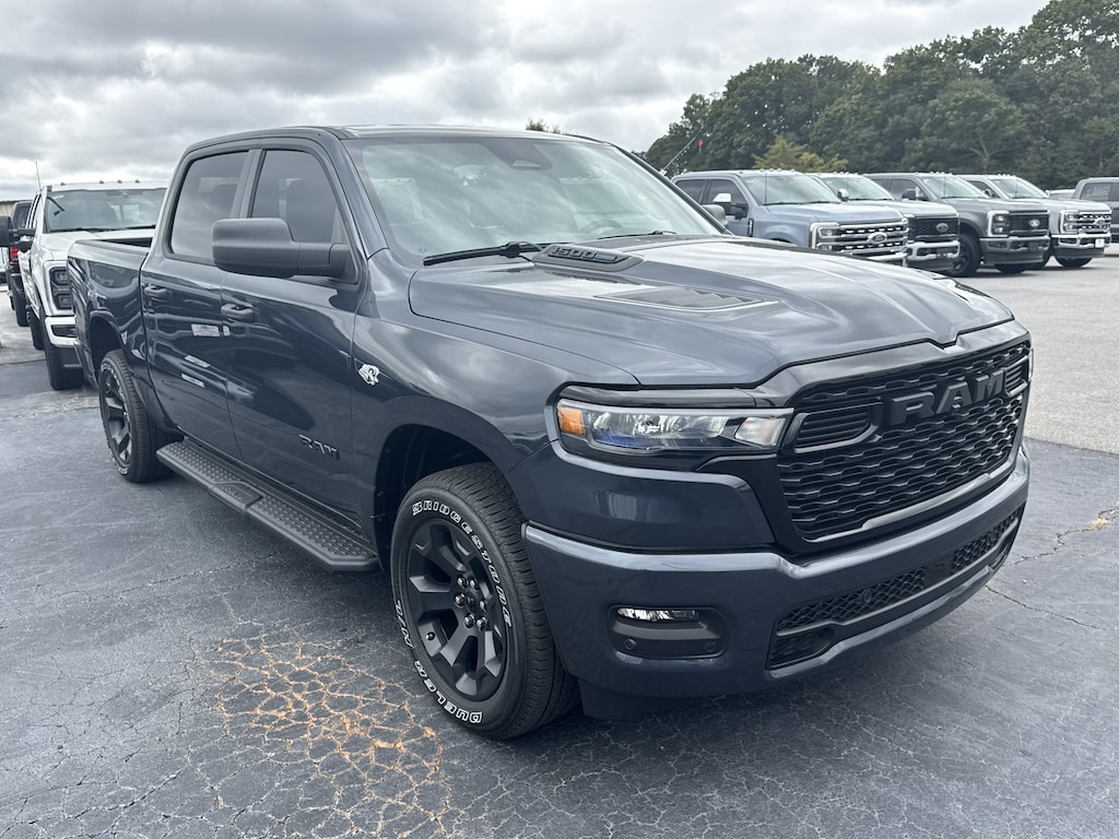 New 2026 Ram 1500 EXPRESS CREW CAB 4X4 5'7 BOX Pickup