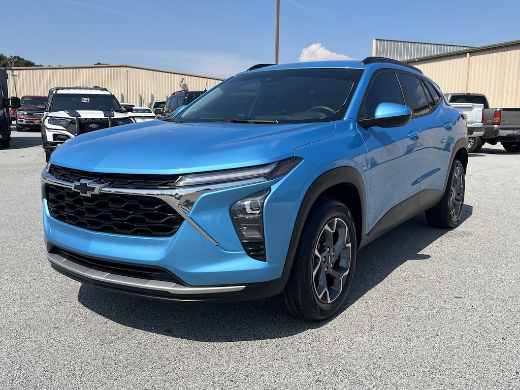 Used 2025 Chevrolet Trax LT FWD LT