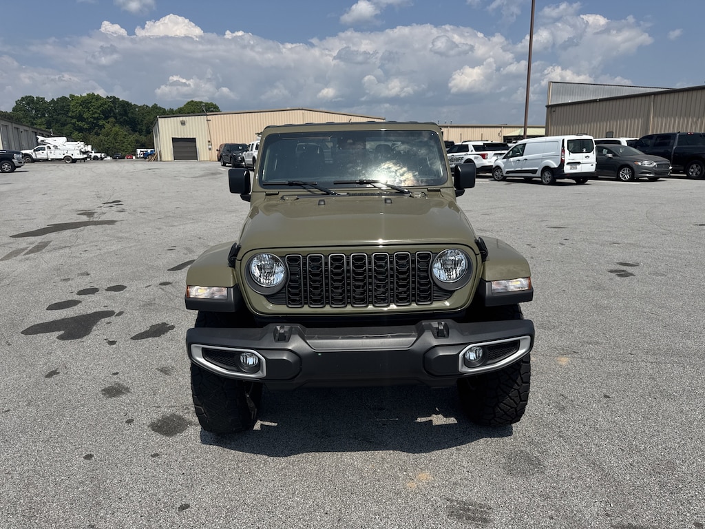 New 2025 Jeep Gladiator SPORT S 4X4 Pickup