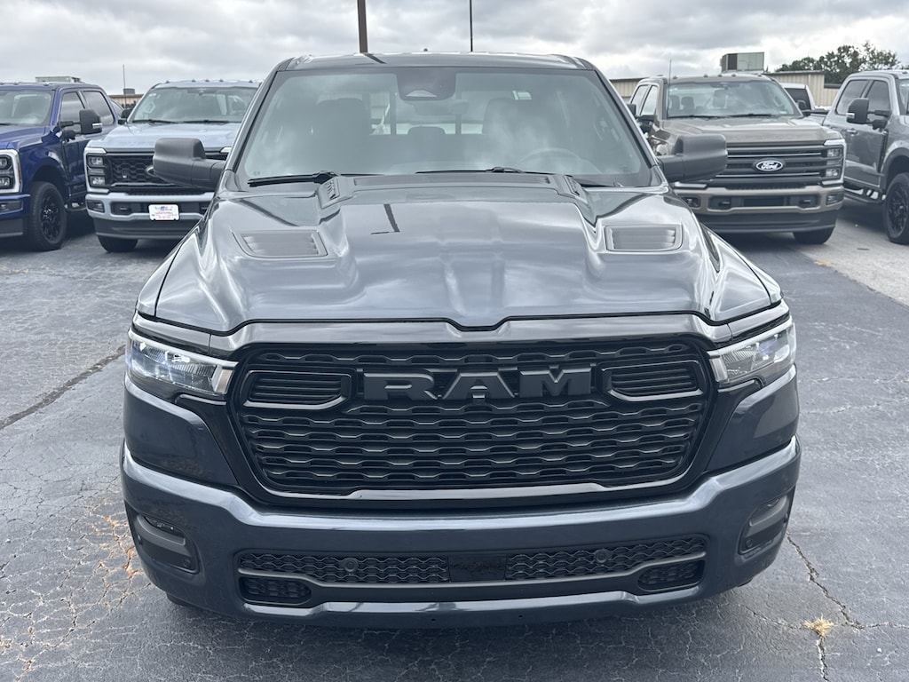 New 2026 Ram 1500 EXPRESS CREW CAB 4X4 5'7 BOX Pickup