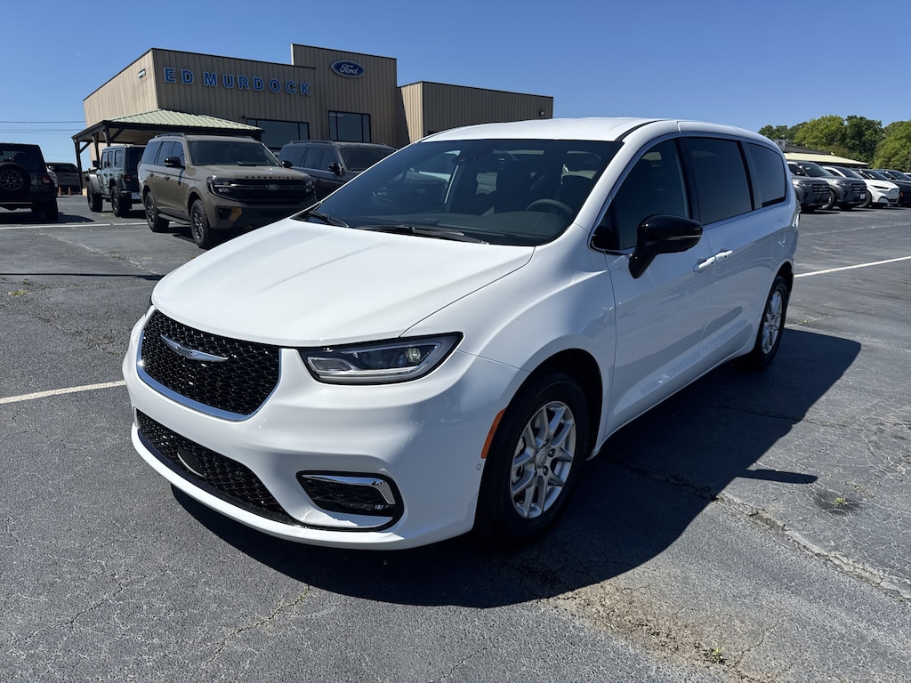 New 2026 Chrysler Pacifica SELECT Passenger Van