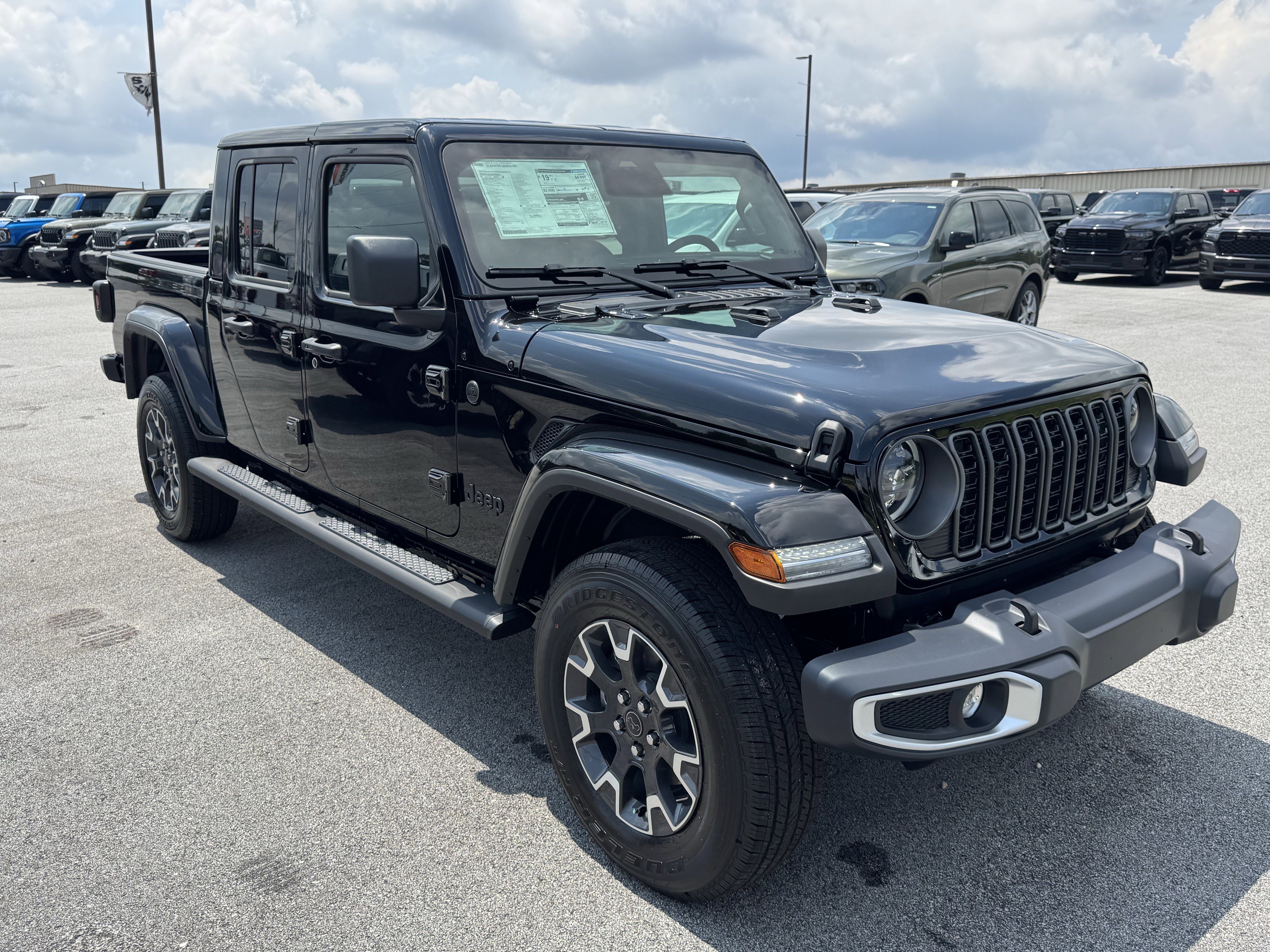 New 2026 Jeep Gladiator SAHARA 4X4 Pickup