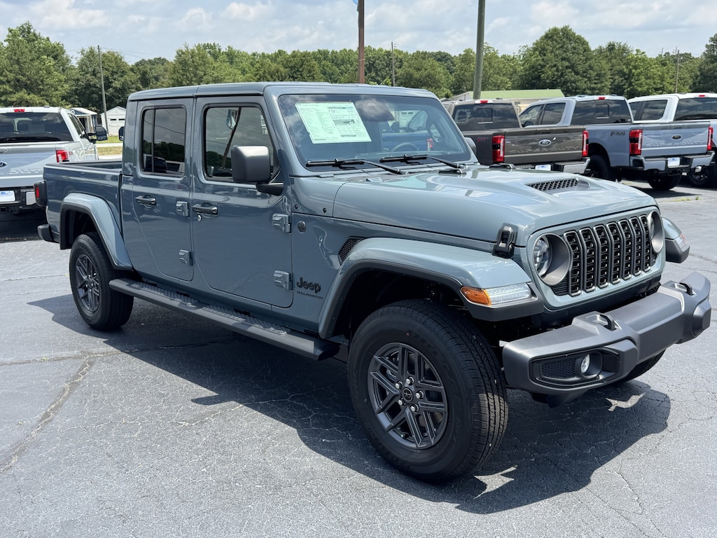 New 2026 Jeep Gladiator SPORT S 4X4 Pickup