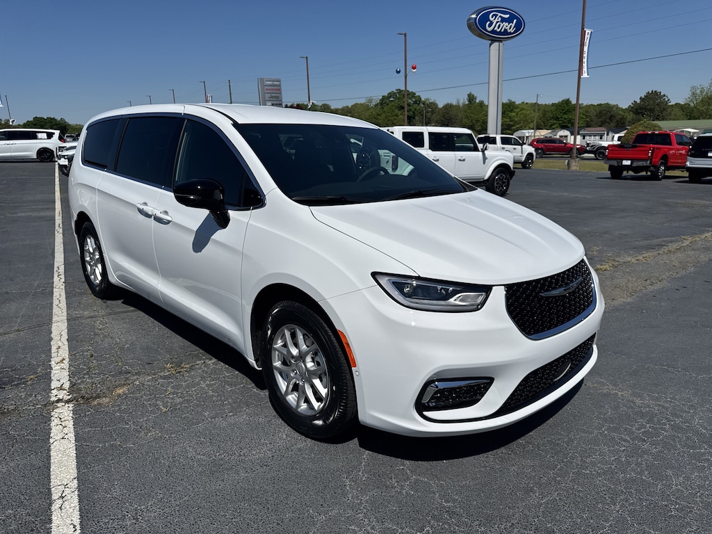 New 2026 Chrysler Pacifica SELECT Passenger Van