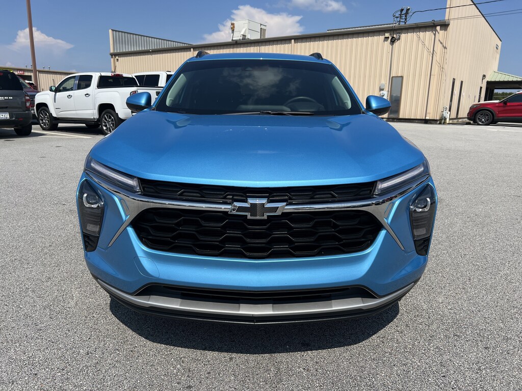Used 2025 Chevrolet Trax LT FWD LT