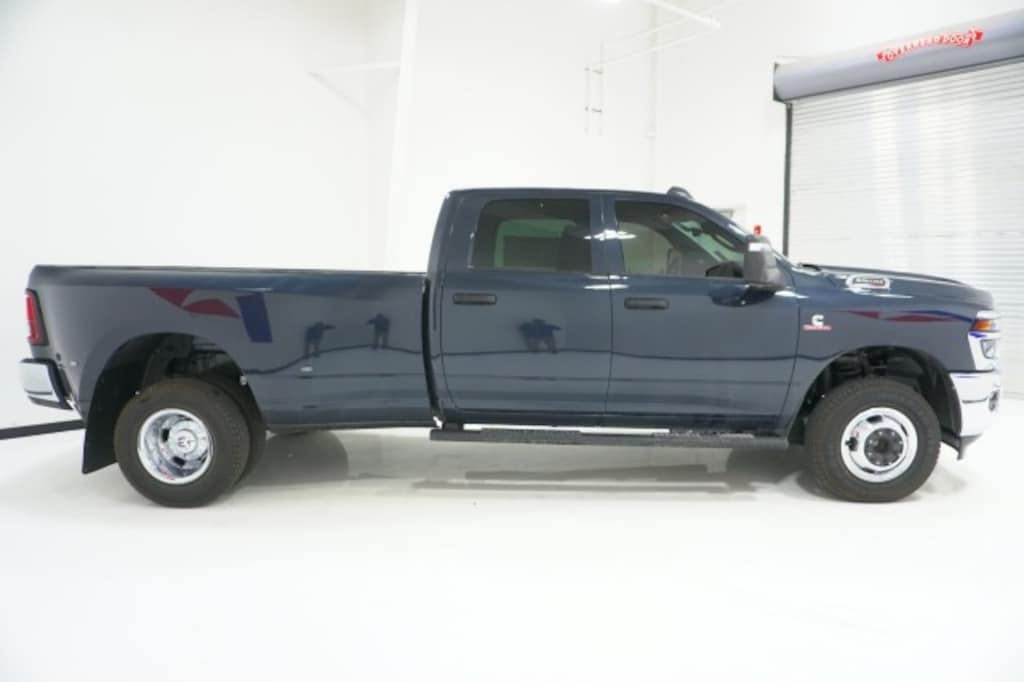 New 2027 Ram 3500 TRADESMAN CREW CAB 4X4 8' BOX Pickup