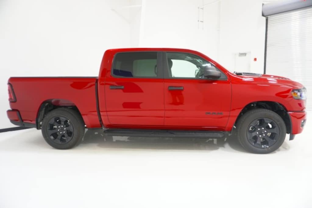 New 2027 Ram 1500 EXPRESS CREW CAB 4X4 5'7 BOX Pickup