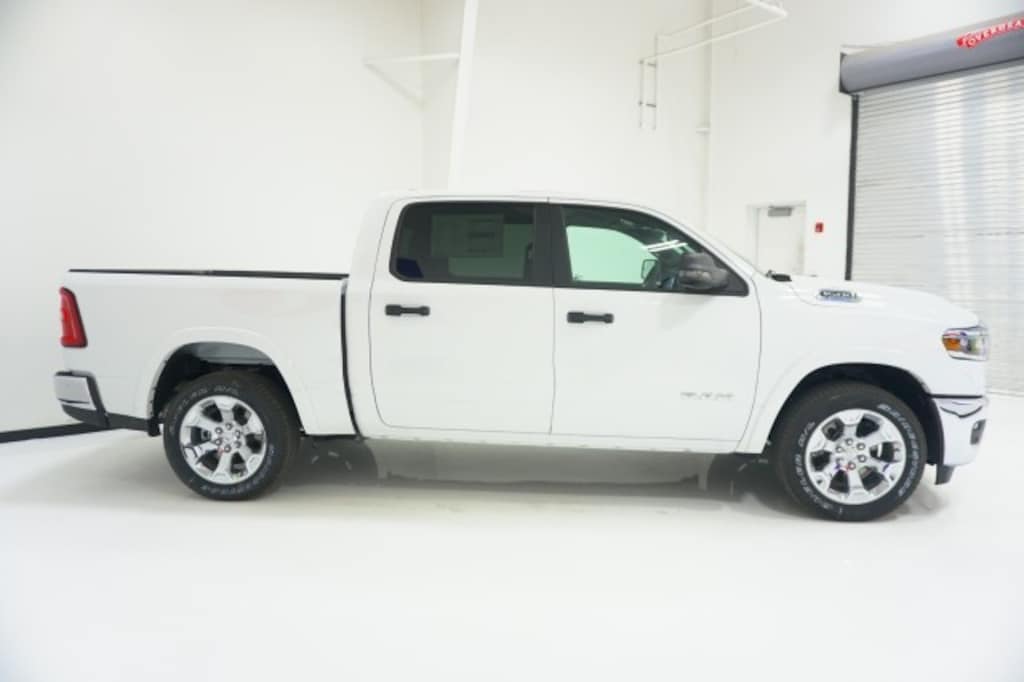 New 2026 Ram 1500 LONE STAR CREW CAB 4X2 5'7 BOX Pickup