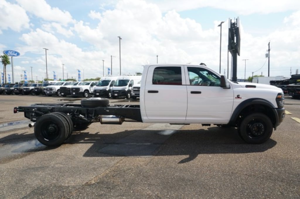 New 2027 Ram 5500 Chassis Cab TRADESMAN CREW 4X4 84' CA Pickup