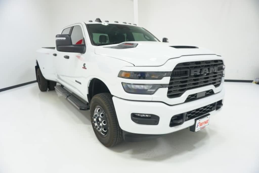 New 2027 Ram 3500 LONE STAR CREW CAB 4X4 8' BOX Pickup