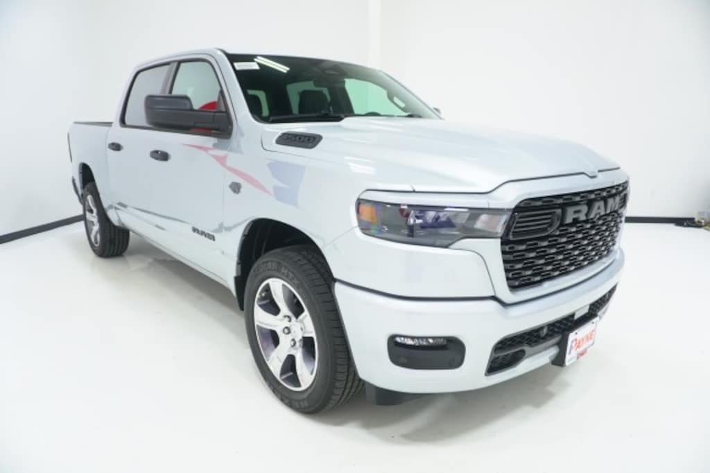 New 2027 Ram 1500 EXPRESS CREW CAB 4X2 5'7 BOX Pickup