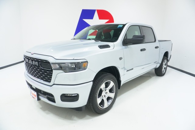 New 2027 Ram 1500 EXPRESS CREW CAB 4X2 5'7 BOX Pickup