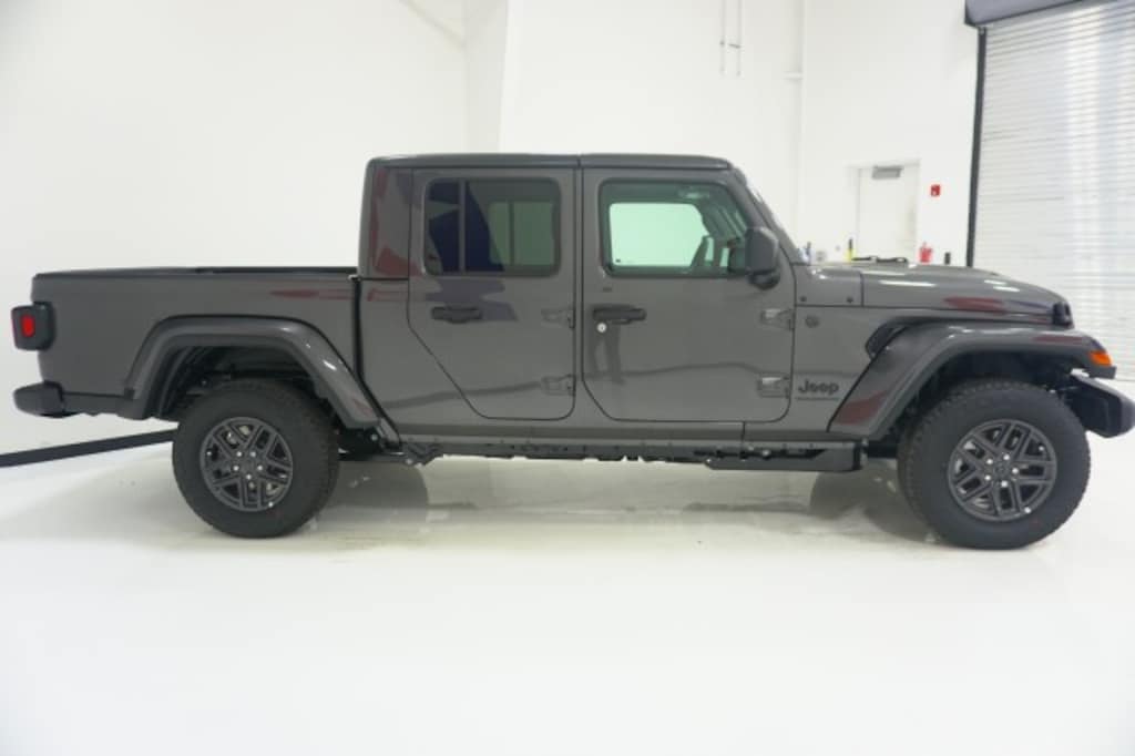 New 2026 Jeep Gladiator SPORT S 4X4 Pickup