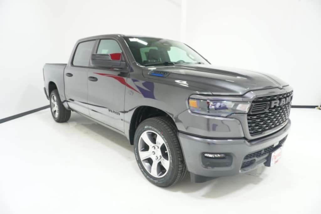 New 2027 Ram 1500 EXPRESS CREW CAB 4X2 5'7 BOX Pickup