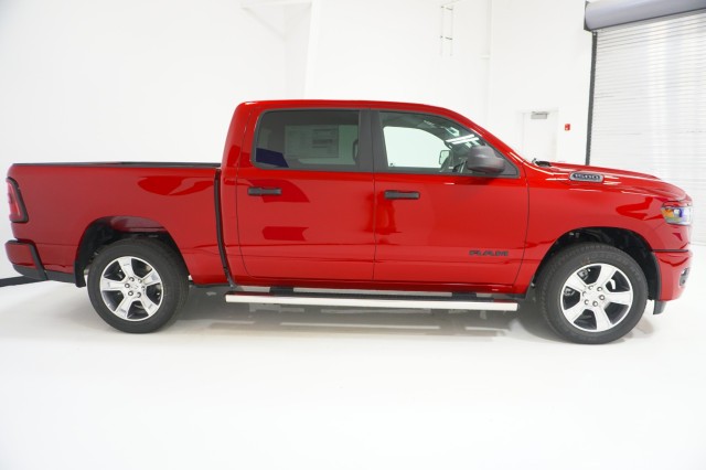 New 2027 Ram 1500 EXPRESS CREW CAB 4X2 5'7 BOX Pickup
