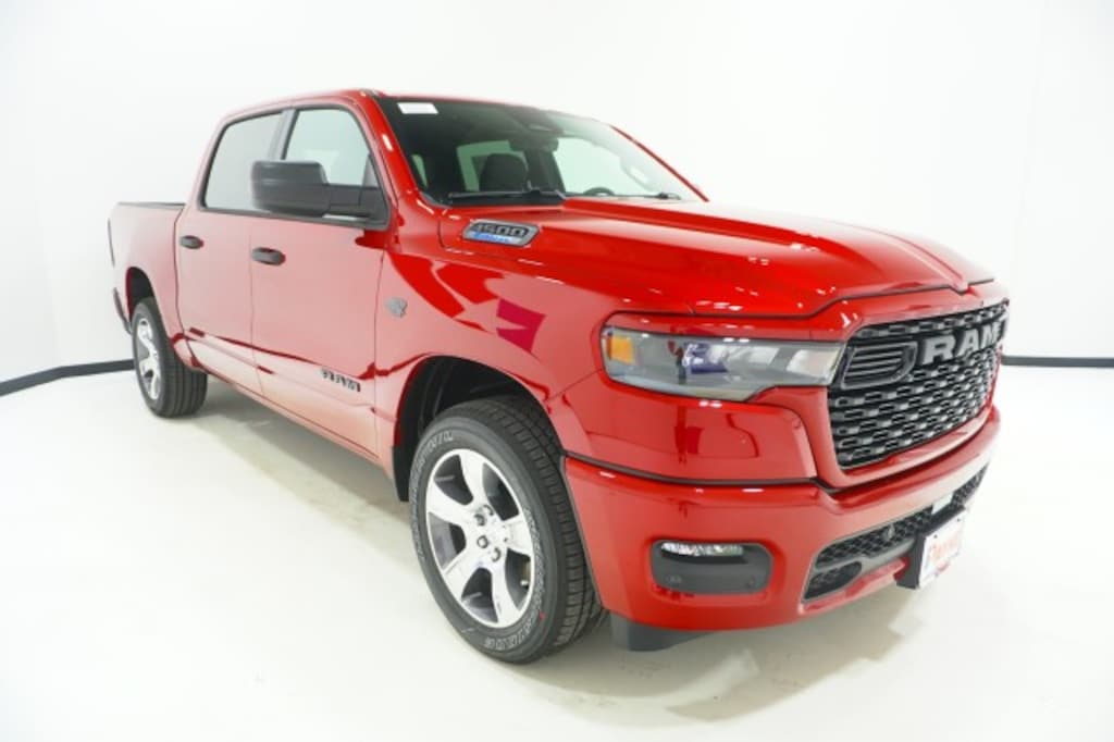 New 2027 Ram 1500 EXPRESS CREW CAB 4X2 5'7 BOX Pickup