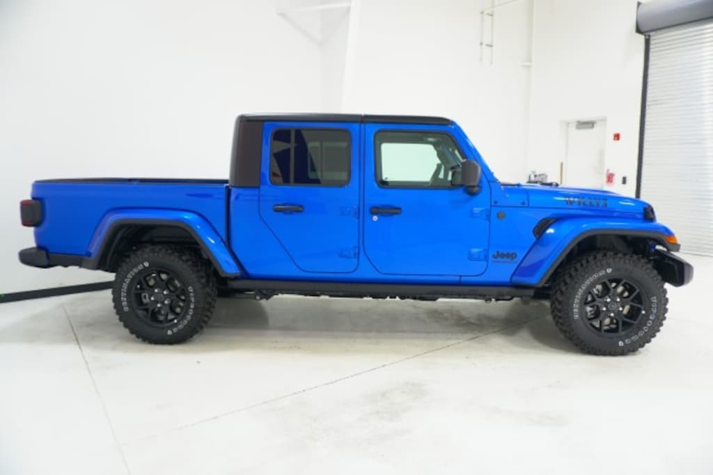 New 2026 Jeep Gladiator WILLYS 4X4 Pickup